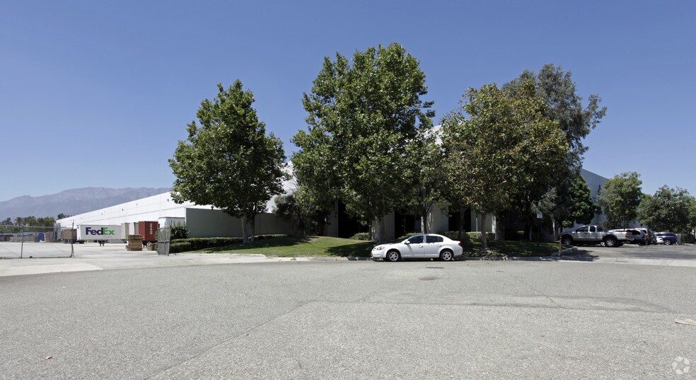 More Photos Of 7551 Cherry Ave, Fontana Distribution For Lease