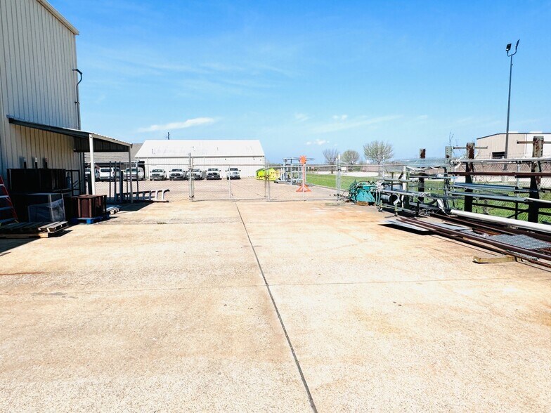 More Photos Of 2801 Sens Rd, La Porte Warehouse For Lease