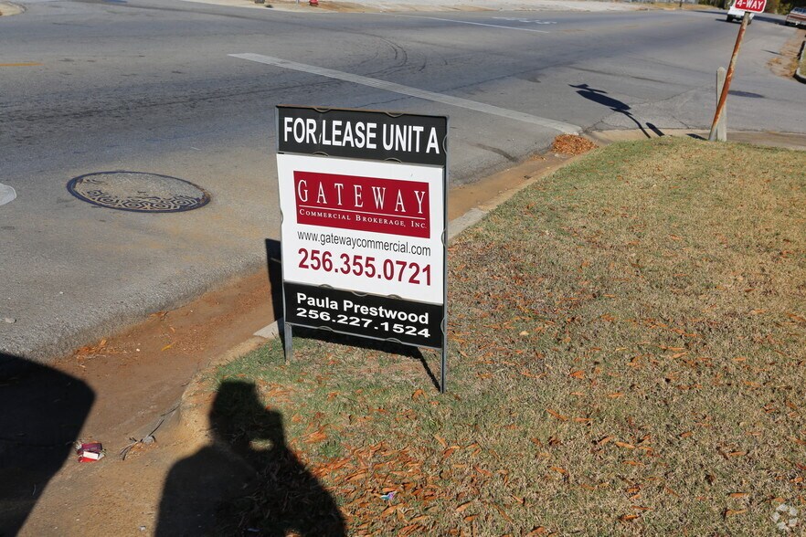 More Photos Of 1002 4th Ave SE, Decatur Office For Lease