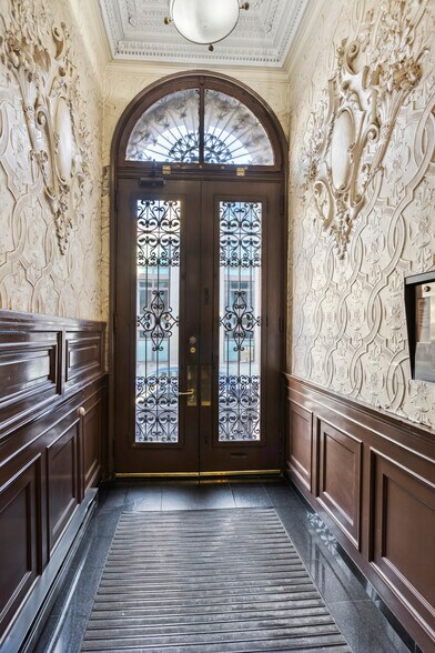 More Photos Of 2112 Walnut St, Philadelphia Office Residential For Sale