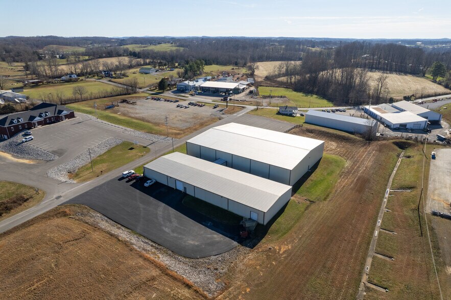 More Photos Of 252 Commerce Dr, Tompkinsville Warehouse For Sale