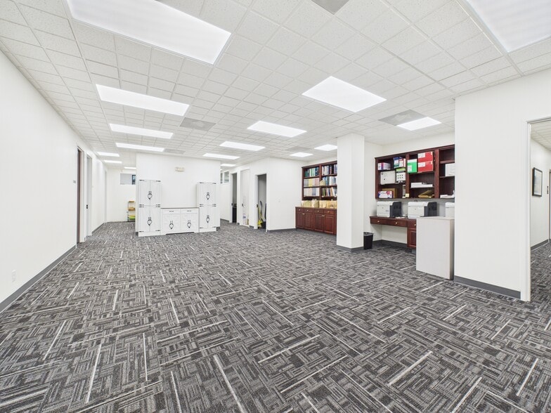 More Photos Of 1110 N Five Mile Rd, Boise Office For Sale