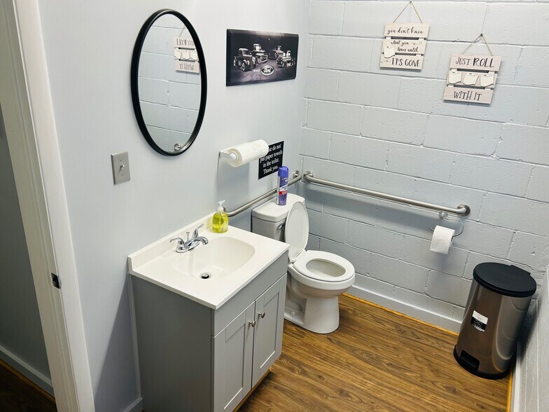 More Photos Of 2677 NC-903 Hwy, Stokes Sports And Entertainment For Sale