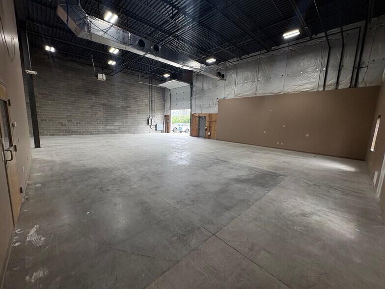 More Photos Of 422-434 Alexandersville Rd, Miamisburg Warehouse For Lease