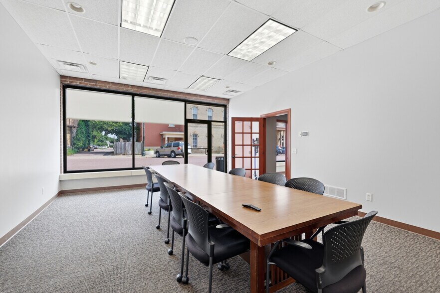 More Photos Of 200 S Minnesota Ave, Saint Peter Office For Sale