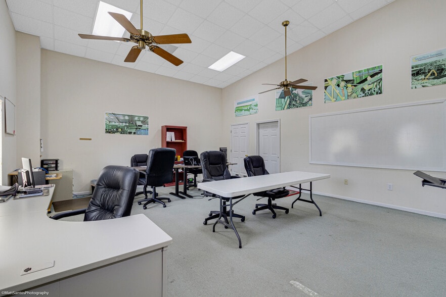 More Photos Of 328 Tiller Dr, Pawleys Island Warehouse For Lease