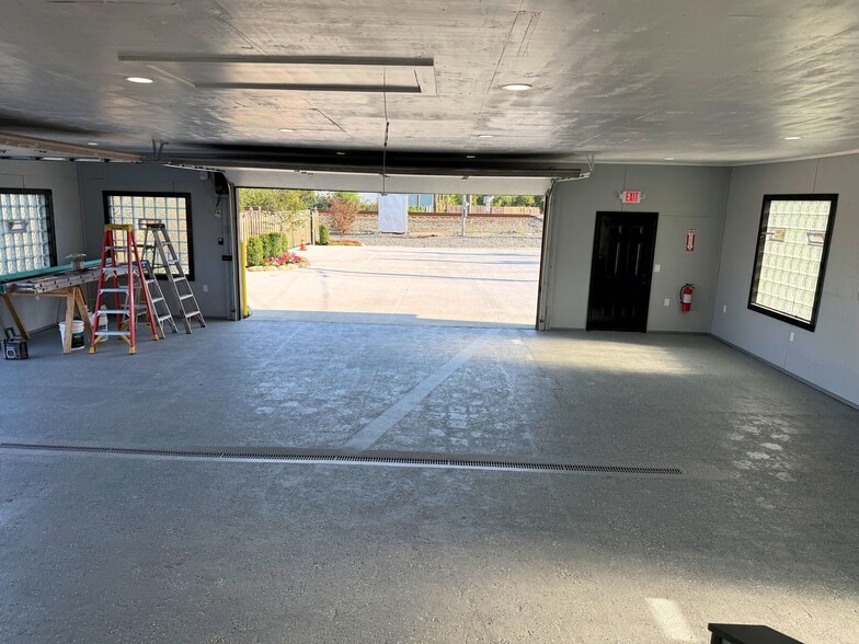 More Photos Of 3926 Church St, Willoughby Warehouse For Lease