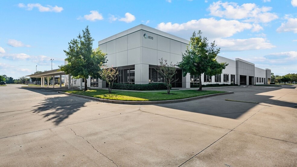 More Photos Of 6550 W Sam Houston Pky N, Houston Unknown For Lease