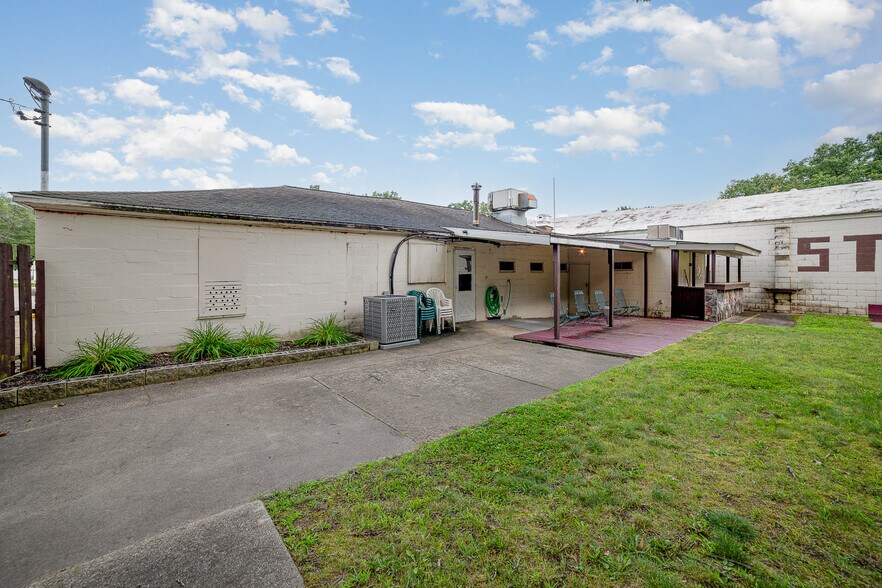 More Photos Of 1104 N Saginaw St, Saint Charles Bowling Alley For Sale