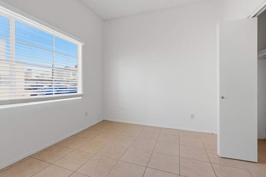 More Photos Of 2828 E Tierra Buena Ln, Phoenix Multifamily For Sale