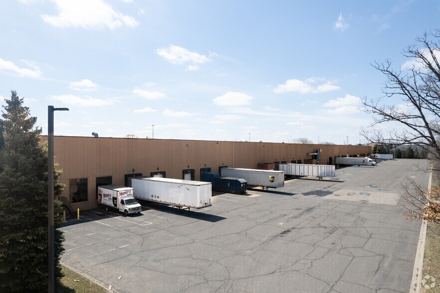 More Photos Of 2215-2235 Highway 36 W, Roseville Manufacturing For Lease