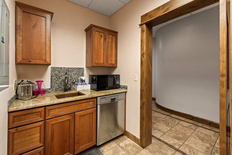 More Photos Of 1940 W Dickerson St, Bozeman Office For Lease