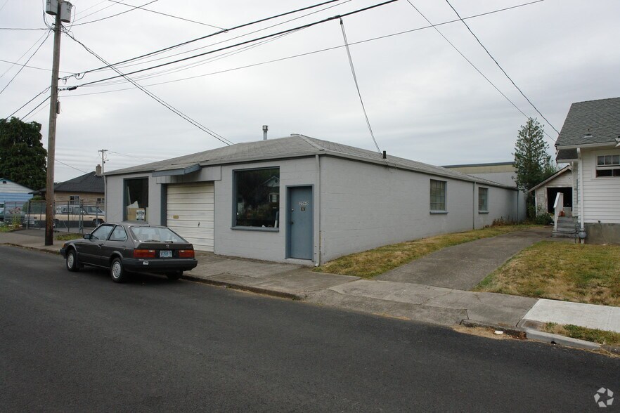 More Photos Of 2060 Warner St NE, Salem Warehouse For Sale