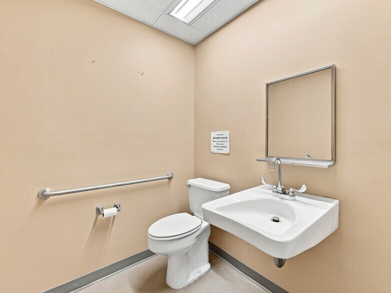 More Photos Of 187 Thomas Johnson Dr, Frederick Medical For Lease