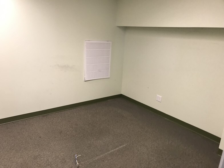 More Photos Of 1866 Seaford Ave, Wantagh Office For Sale