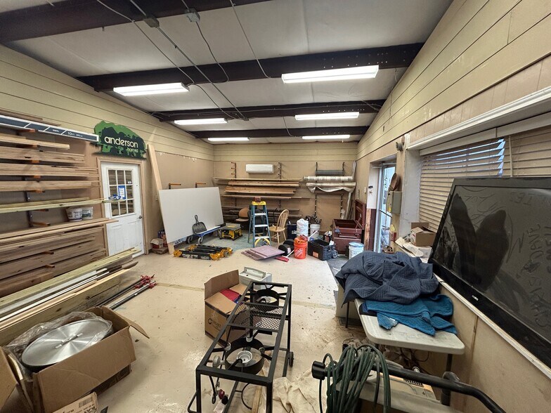 More Photos Of 145 N 13th St, Beaumont Industrial For Sale