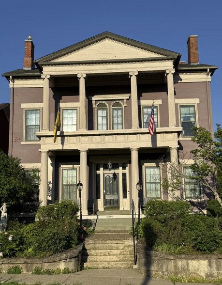 More Photos Of 1004 Park Ave, Galena Specialty For Sale