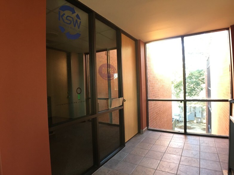 More Photos Of 1720 Kaliste Saloom Rd, Lafayette Office For Lease