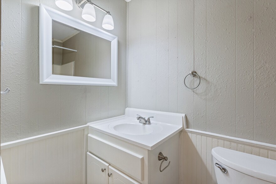 More Photos Of 16 Linder Rd, Greenbrier Apartments For Sale