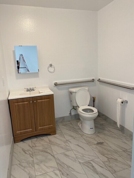 More Photos Of 11232 Vanowen St, North Hollywood Storefront Retail Office For Lease