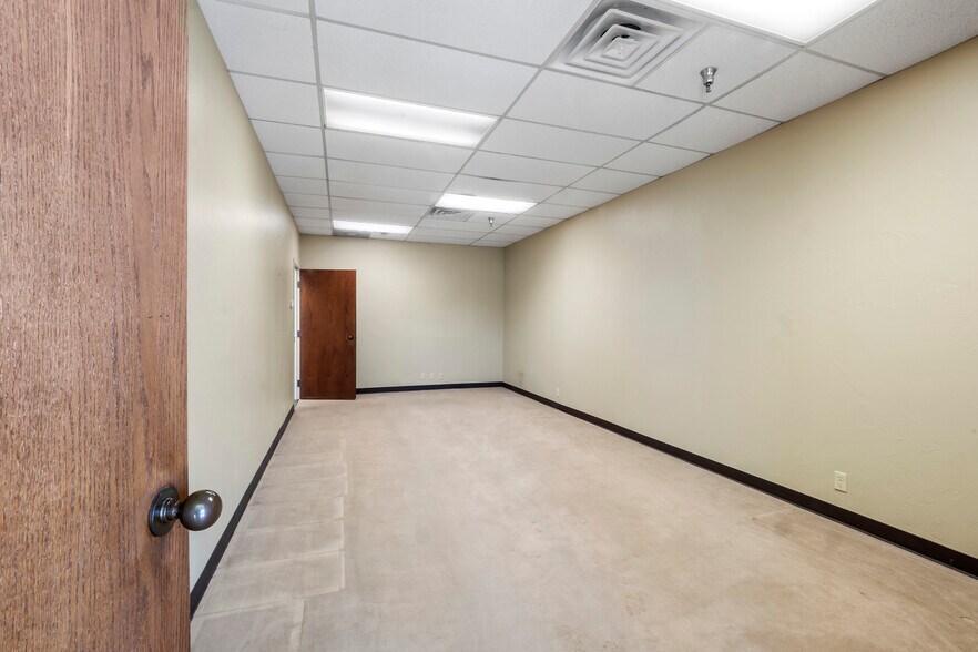 More Photos Of 200 S Quadrum Dr, Oklahoma City Light Manufacturing For Lease