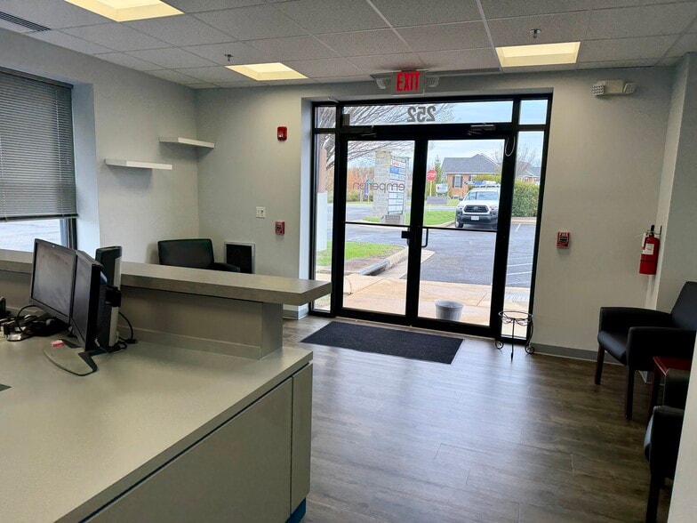 More Photos Of 240-252 Airport Rd, Winchester Light Distribution For Sale