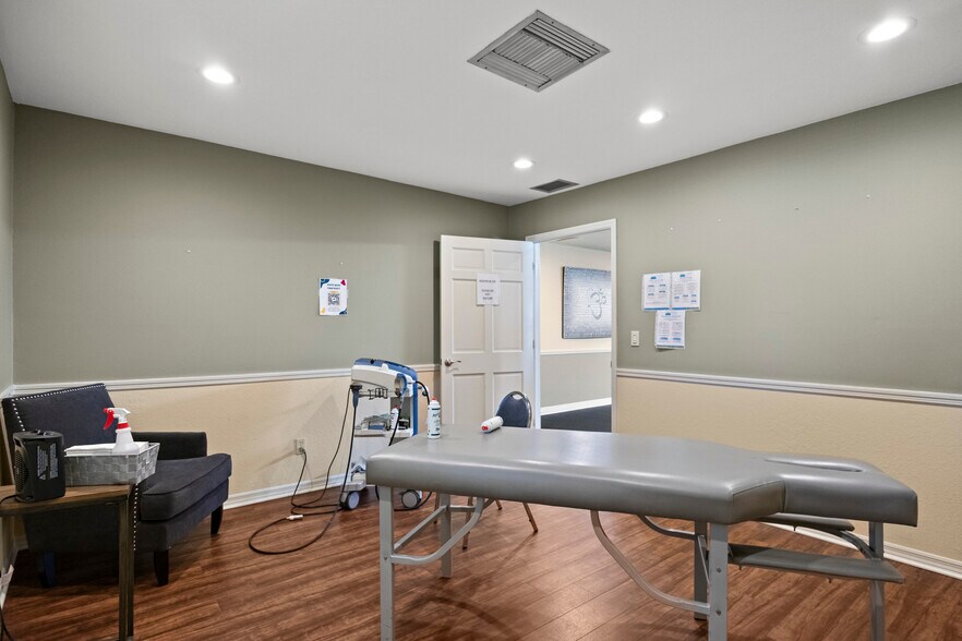 More Photos Of 1700 Dr. Martin Luther King, Jr. St N, Saint Petersburg Medical For Sale