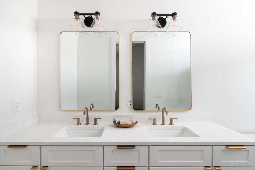 More Photos Of 3001 E 51st St, Austin Apartments For Sale