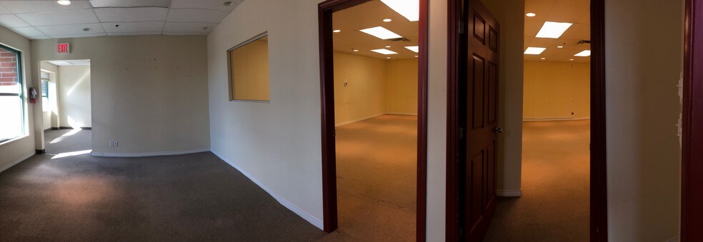 More Photos Of 3242 Westwood St, Port Coquitlam Storefront Retail Office For Lease