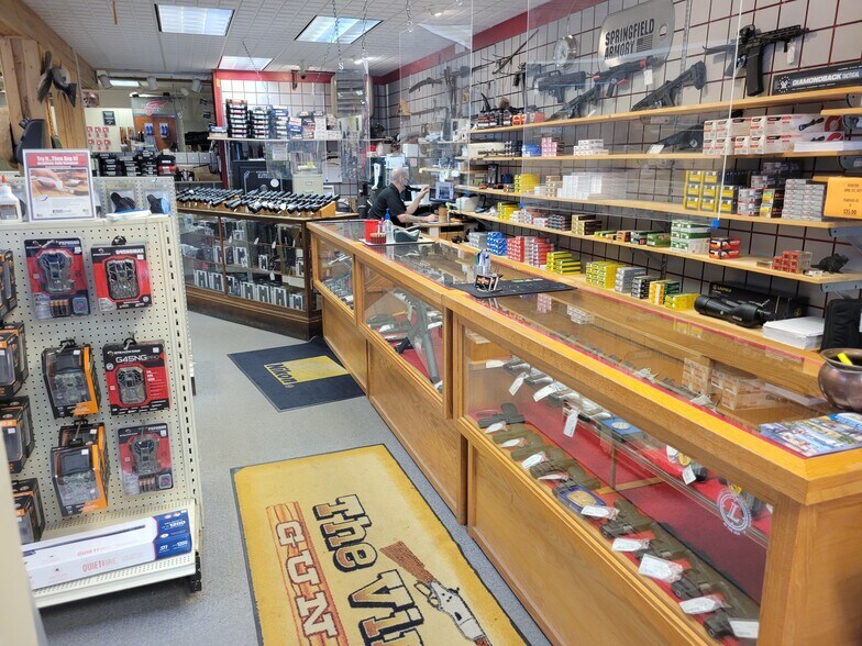 More Photos Of 105 N 3rd Ave, Virginia Storefront For Sale