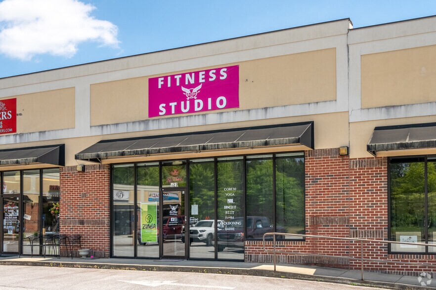 More Photos Of 45 Darbys Crossing Dr, Hiram Freestanding For Lease