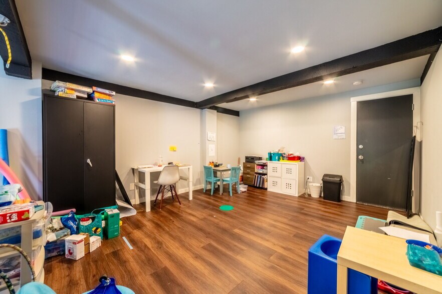 More Photos Of 1607 Dexter Ave N, Seattle Office For Lease