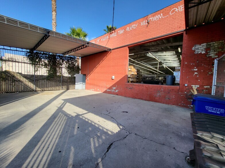 More Photos Of 219 E 32nd St, Los Angeles Warehouse For Lease
