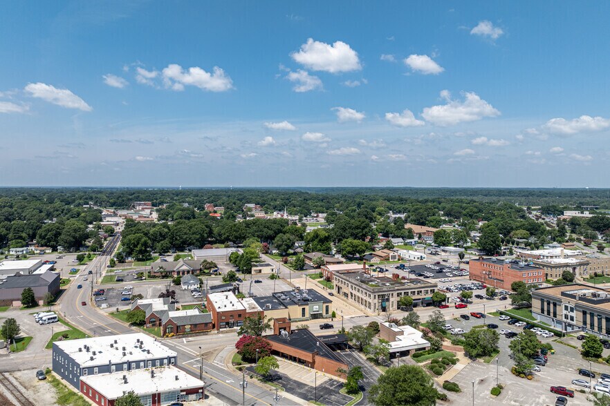 More Photos Of 101 E City Point Rd, Hopewell Bank For Sale