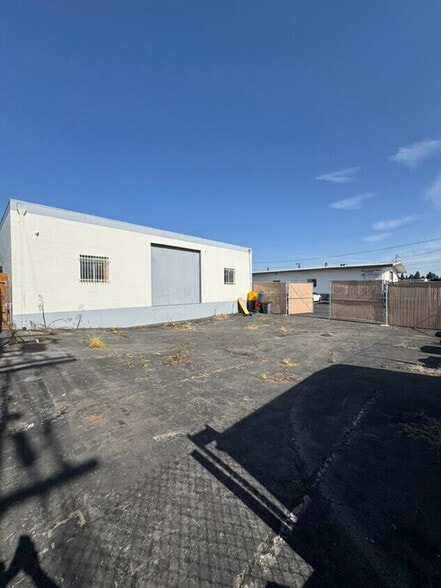 More Photos Of 948 W 9th St, Upland Warehouse For Lease