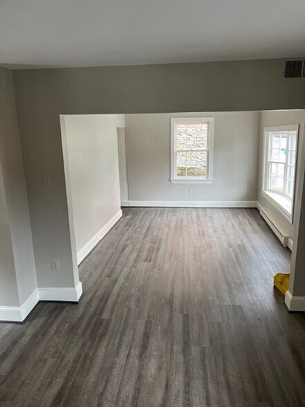 More Photos Of 406 Mill St, Occoquan Freestanding For Lease