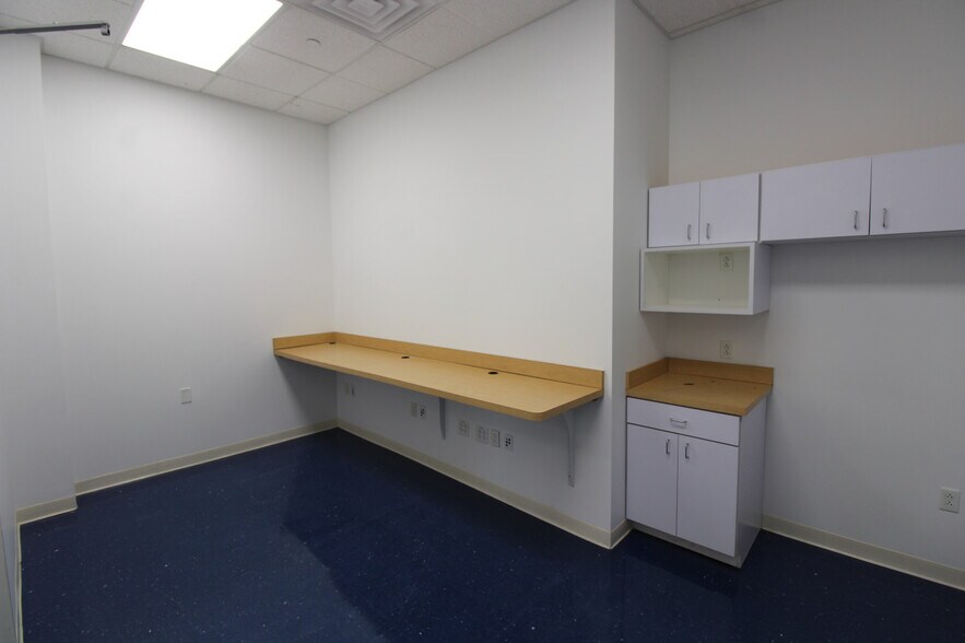 More Photos Of 949 3rd Ave, Huntington Storefront Retail Office For Lease