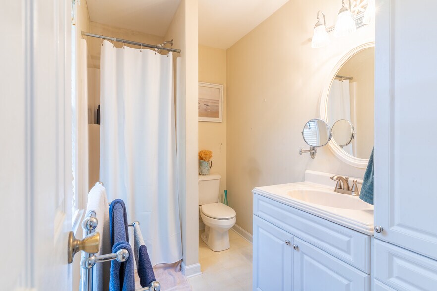 More Photos Of 1537 Jackson St, Locust Grove Office Residential For Sale