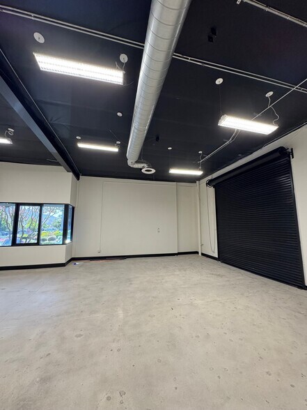 More Photos Of 5142 Clareton Dr, Agoura Hills Showroom For Lease