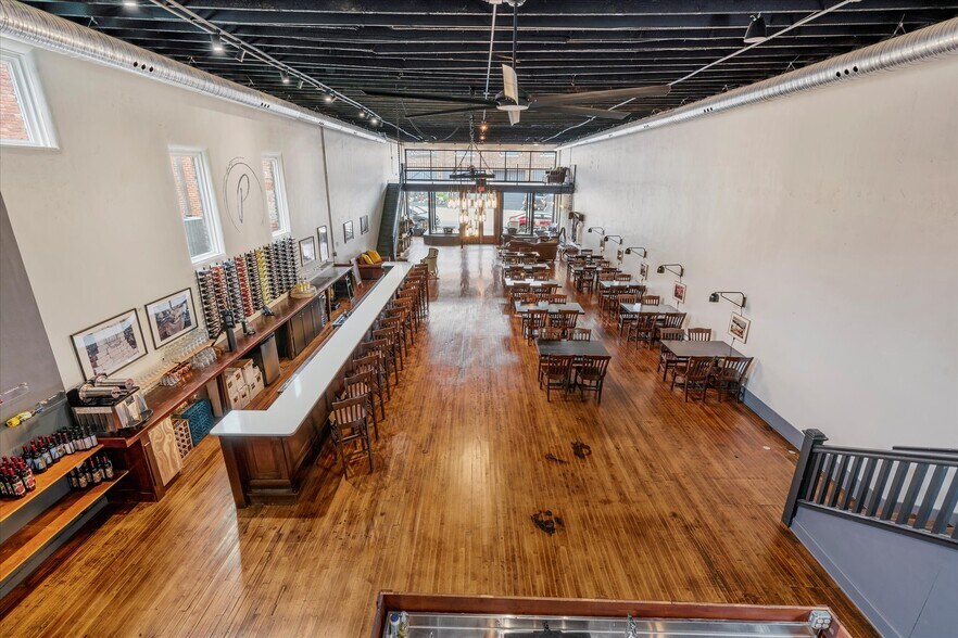 More Photos Of 415 S Thompson Ave, Excelsior Springs Bar For Sale