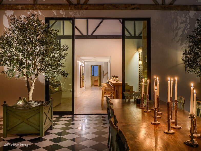 More Photos Of 2733 N Pulaski Rd, Chicago Showroom For Sale