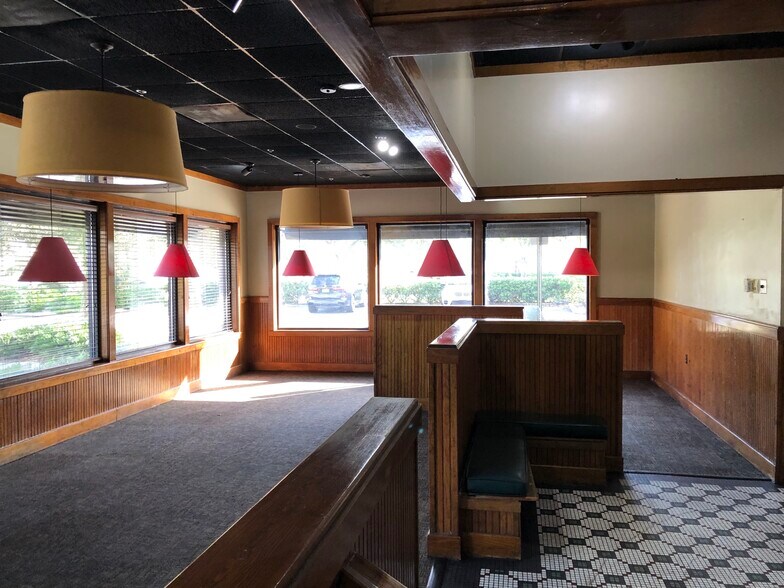 More Photos Of 1500 N Courtyard Cir, Port Saint Lucie Restaurant For Lease