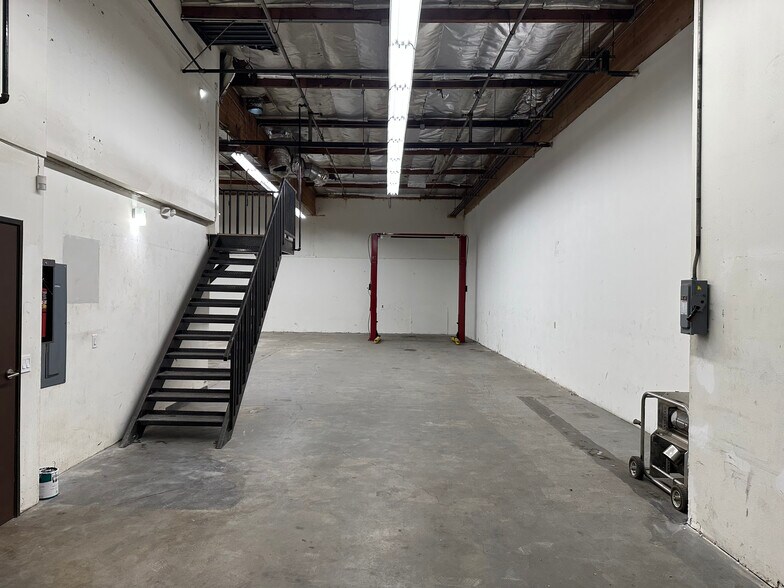 More Photos Of 8010 Wheatland Ave, Sun Valley Manufacturing For Sale