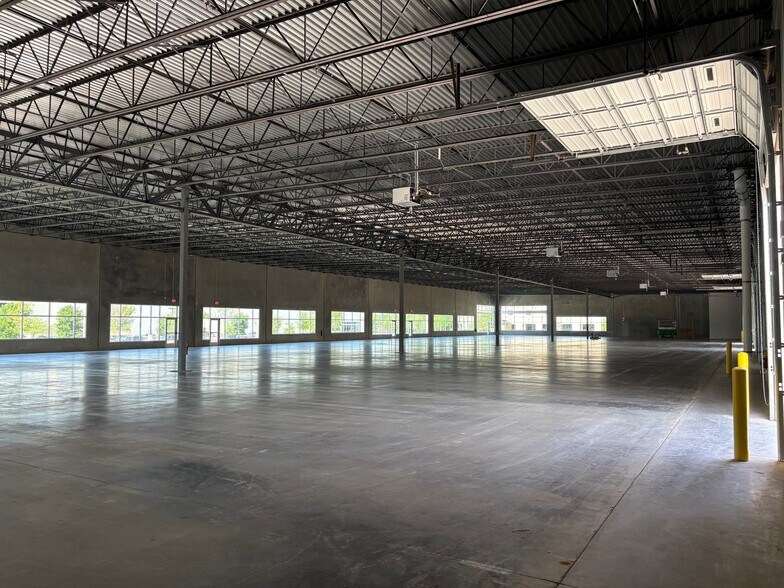 More Photos Of 10624 Clarence Dr, Frisco Showroom For Sale