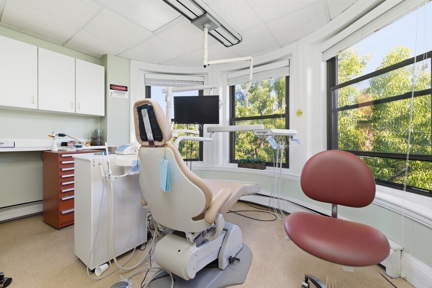 More Photos Of 1051 Beacon St, Brookline Medical For Sale