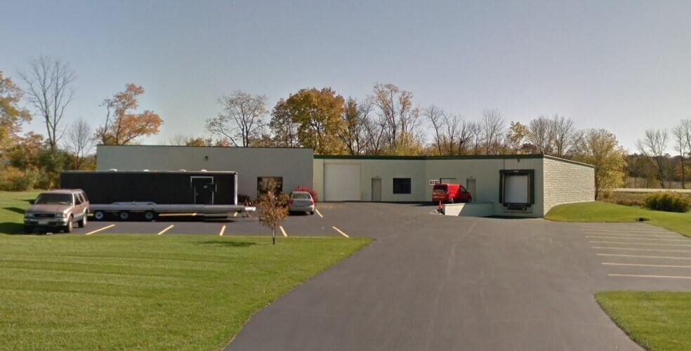 Primary Photo Of W228S7040 Enterprise Dr, Big Bend Light Manufacturing For Lease