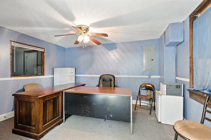 More Photos Of 303 N Pond St, Toccoa Religious Facility For Sale