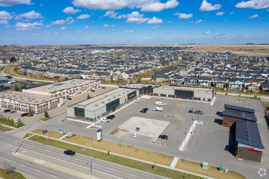 More Photos Of 2920 Kingsview Blvd SE, Airdrie Showroom For Sale
