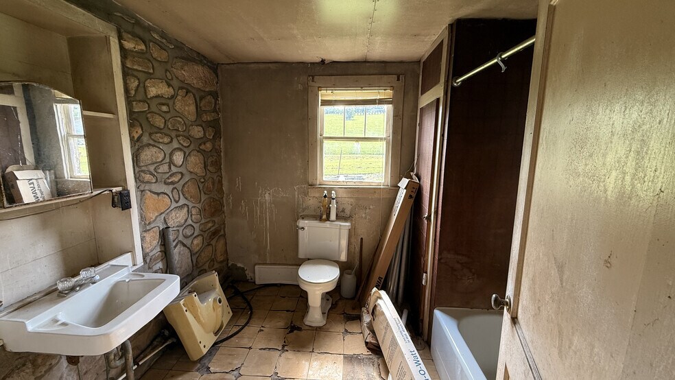 More Photos Of 41 Upper Shut In Rd, Hot Spgs, Hot Springs Freestanding For Sale