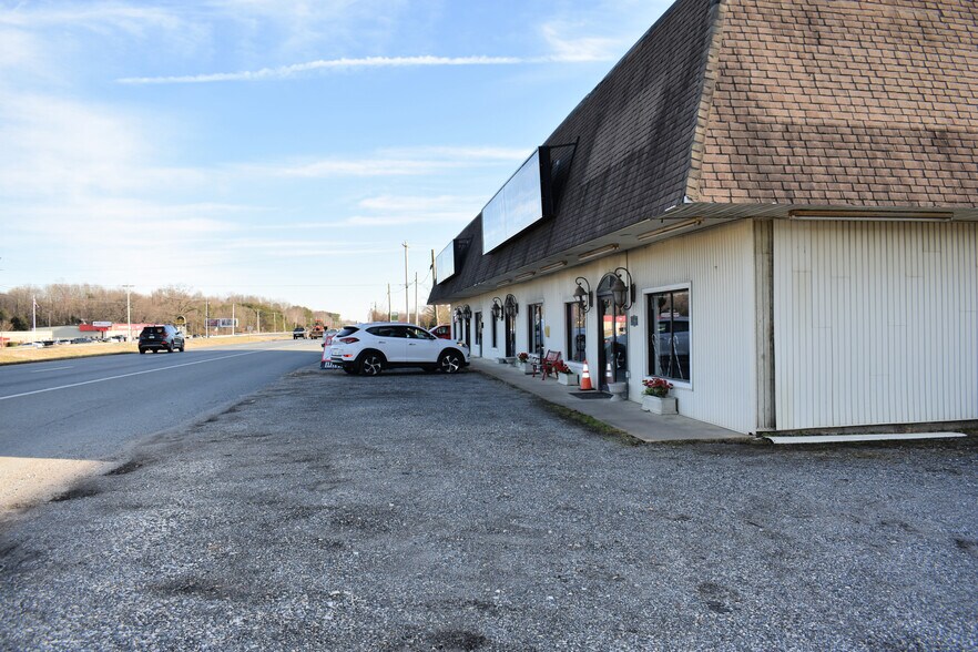 More Photos Of 28967 Three Notch Rd, Mechanicsville Freestanding For Lease